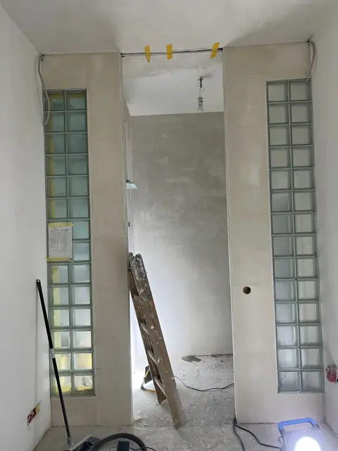 Verkleidung von Glasbausteinen im Trockenbau